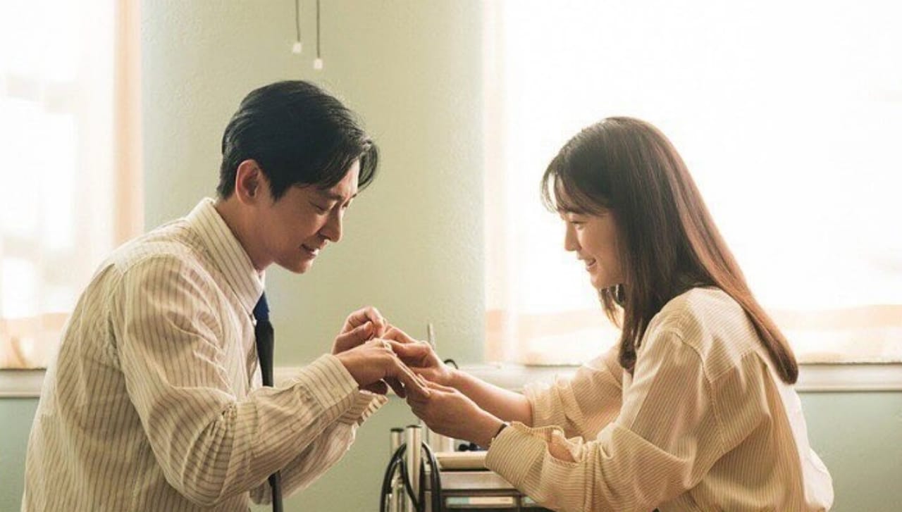 Ju Ji Hoon dan Jung Yu Mi Balikan di Drama Love Your Enemy, Momen Romantisnya Bikin Gemas