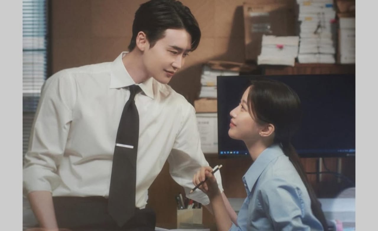 Drama Seochodong Rilis Poster Romantis Antara Lee Jongsuk dan Mun Ka Young
