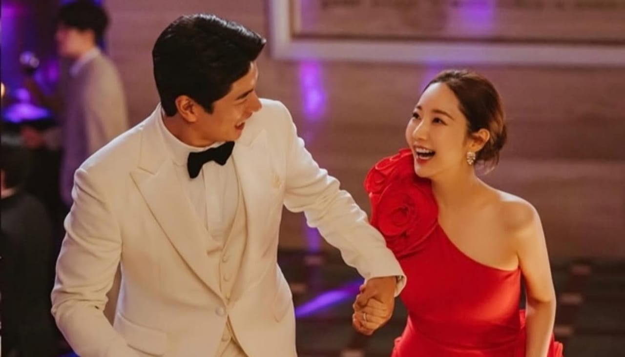 Lee Yi Kyung Reuni Bareng Park Min Young di Drama Confidence Queen