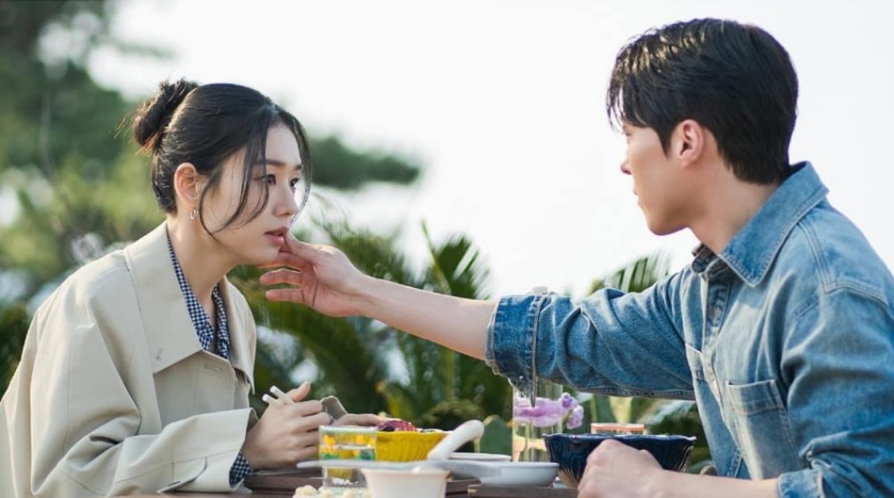 Jang Ki Young dan Ahn Eun Jin Tampil di Still Cut Perdana Drama Dynamite Kiss