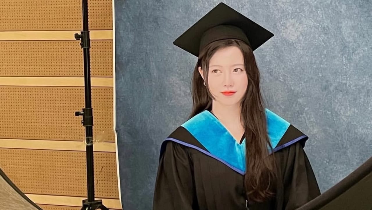 Goo Hye Sun Tampil Menawan Dalam Foto Kelulusan, Dapat Predikat Terbaik di Universitas Sungkyunkwan
