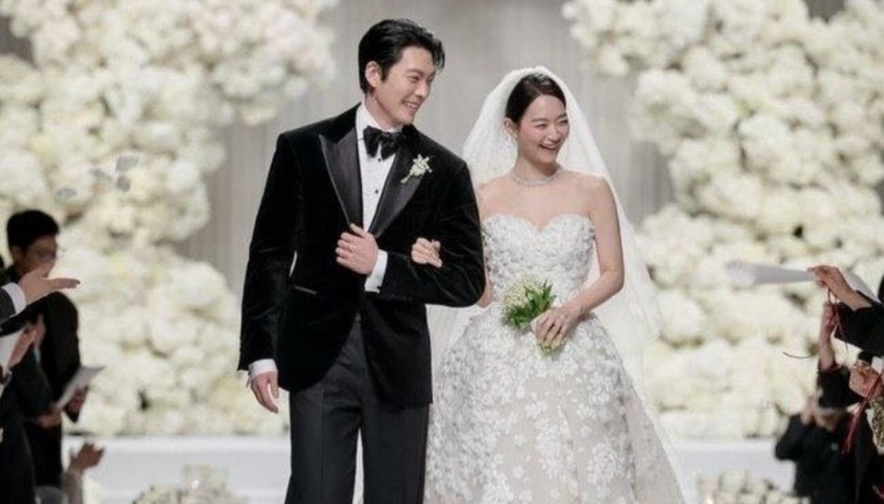 Resmi Menikah dengan Kim Woo Bin, Shin Min Ah Tampil Cantik Dalam Balutan Gaun Pengantin