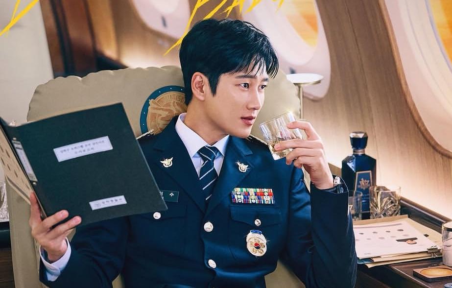 Ahn Bo Hyun Siap Kembali Perankan Pewaris Chaebol di Drama Flex X Cop 2