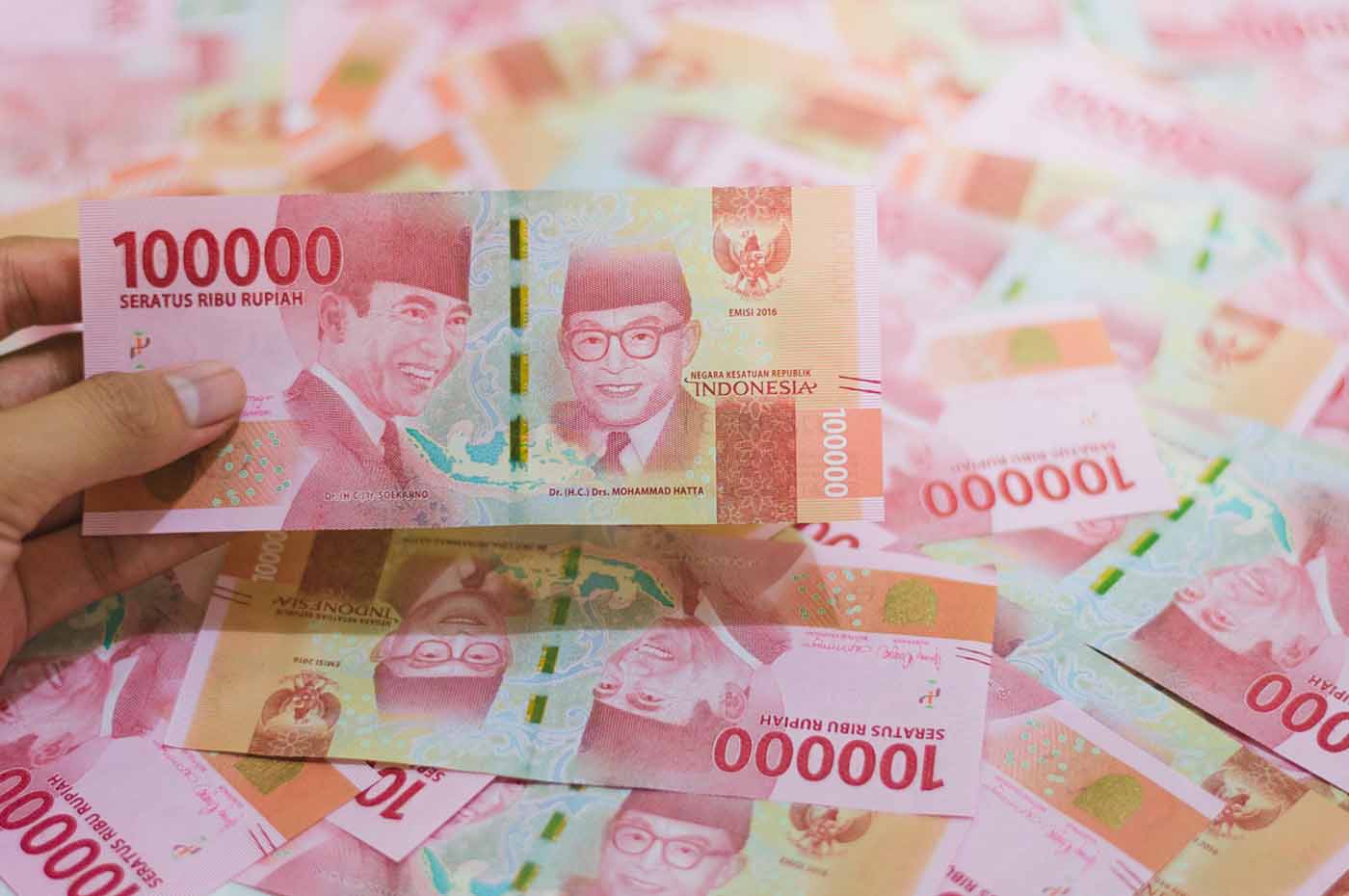 Nilai Tukar Rupiah Anjlok ke Level Terendah, Empat Bulan Tertekan Dolar Amerika Serikat